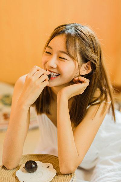 黑色蕾丝透视露胸旗袍连衣裙